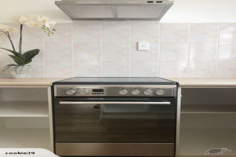 Photo of property in 1/90 Pupuke Road, Hillcrest, Auckland, 0627