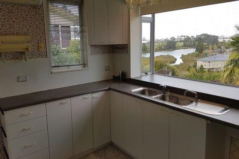 Photo of property in 19c Te Anau Place, Pakuranga Heights, Auckland, 2010