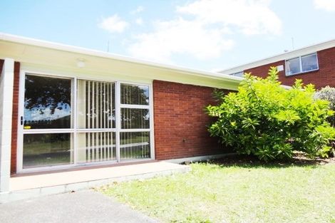 Photo of property in 2/5 Sylvan Crescent, Te Atatu South, Auckland, 0610