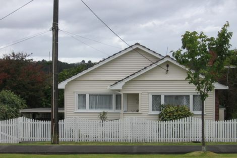 Photo of property in 52 Beach Haven Road, Beach Haven, Auckland, 0626