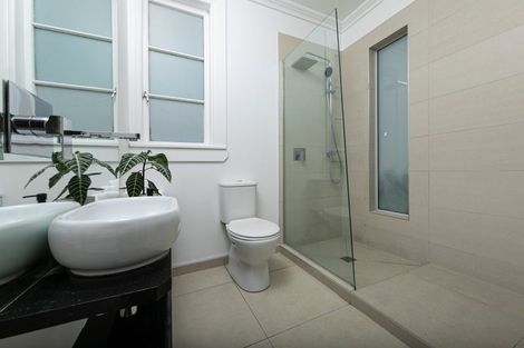 Photo of property in 9 Pine Avenue, Henderson, Auckland, 0612