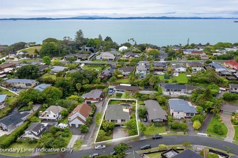 Photo of property in 27 Pickwick Parade, Mellons Bay, Auckland, 2014