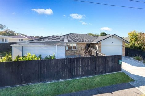 Photo of property in 2b Stephen Avenue, Henderson, Auckland, 0610