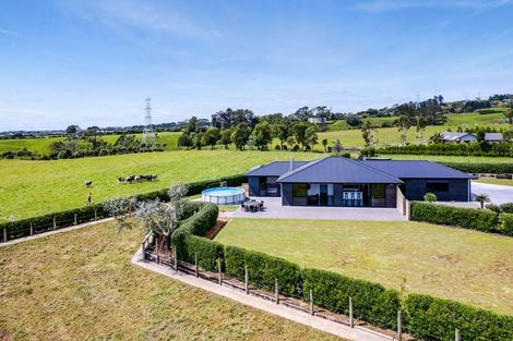 Photo of property in 135 Sealy Road, Omata, New Plymouth, 4374