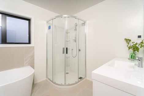 Photo of property in 50 Farnworth Terrace, Glenside, Wellington, 6037