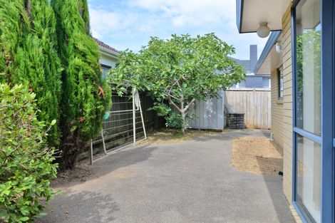 Photo of property in 2 Hazards Road, Weymouth, Auckland, 2103