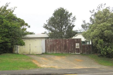 Photo of property in 20 Bracken Road, Newlands, Wellington, 6037