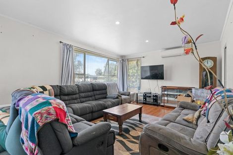 Photo of property in 30 Staverton Crescent, Mangere, Auckland, 2022