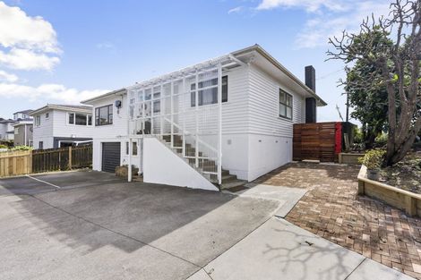 Photo of property in 692 East Coast Road, Pinehill, Auckland, 0632