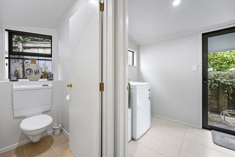 Photo of property in 16 Oakpark Place, West Harbour, Auckland, 0618
