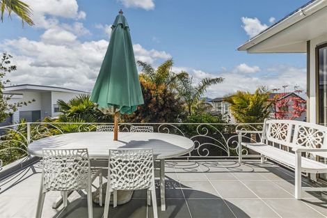 Photo of property in 89 East Coast Road, Castor Bay, Auckland, 0620
