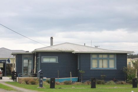 Photo of property in 3 Bond Street, Foxton Beach, Foxton, 4815