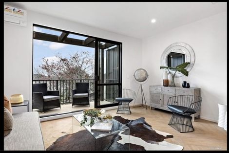 Photo of property in 31 Lewis Road, Pakuranga, Auckland, 2010