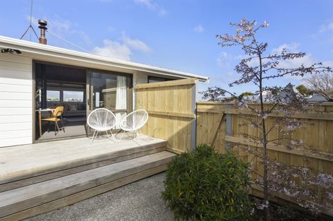 Photo of property in 5 Arahanga Grove, Maupuia, Wellington, 6022