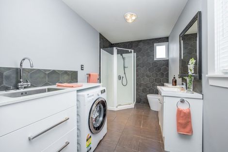 Photo of property in 22 Te Atatu Road, Te Atatu South, Auckland, 0610