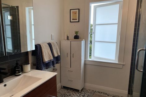 Photo of property in 1/27 Onewa Road, Northcote, Auckland, 0627