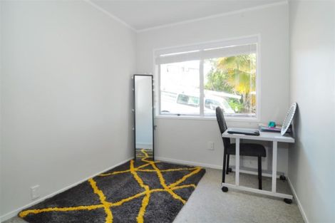 Photo of property in 1/333 Triangle Road, Massey, Auckland, 0614