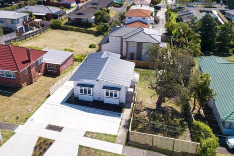 Photo of property in 30 Koromiko Street, New Lynn, Auckland, 0600