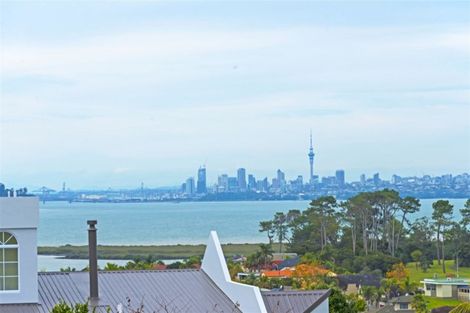 Photo of property in 3 Whiting Grove, West Harbour, Auckland, 0618
