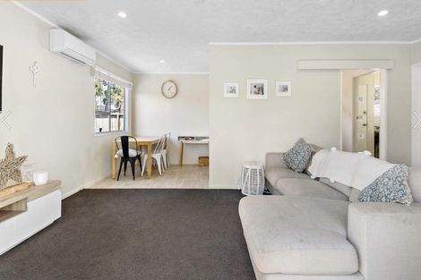 Photo of property in 5 Scarlet Drive, Ranui, Auckland, 0612