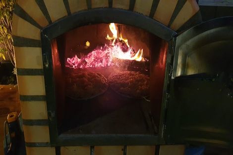 Photo of property in 276 Point Chevalier Road, Point Chevalier, Auckland, 1022