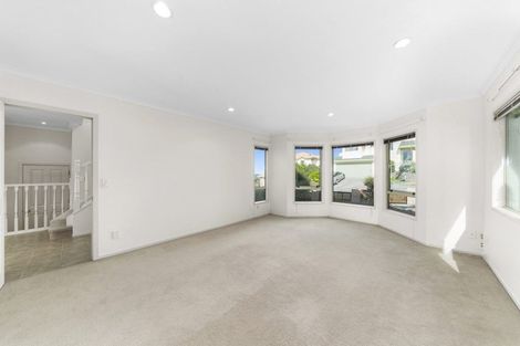 Photo of property in 9 Bennett Grove, Newlands, Wellington, 6037