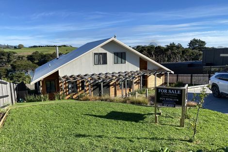 Photo of property in 10 Pekapeka Street, Raglan, 3225