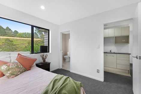 Photo of property in 13 Stubbs Place, Fairview Heights, Auckland, 0632