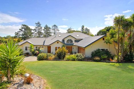 Photo of property in 37 Churchouse Road, Greenhithe, Auckland, 0632