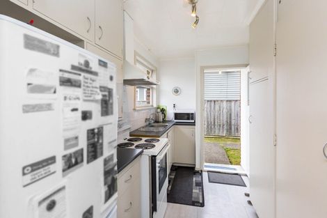 Photo of property in 2/13 Sutherland Avenue, Silverstream, Upper Hutt, 5019