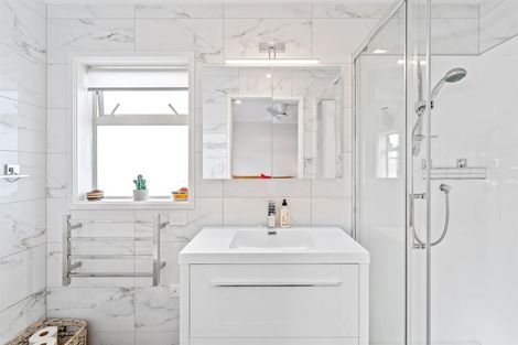 Photo of property in 1 Waitaha Close, Orewa, 0931