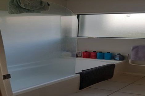 Photo of property in 29 Spalding Rise, Golflands, Auckland, 2013