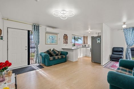 Photo of property in 29 Woodbank Drive, Glen Eden, Auckland, 0602