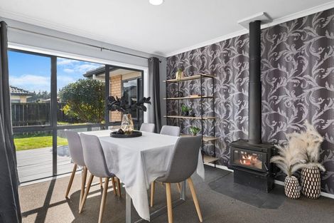 Photo of property in 4 Courtenay Place, Owhata, Rotorua, 3010