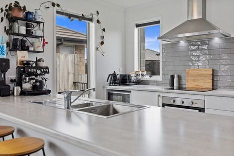 Photo of property in 19 Naeo Close, Papamoa Beach, Papamoa, 3118