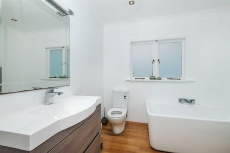 Photo of property in 11 Mayall Avenue, Beach Haven, Auckland, 0626