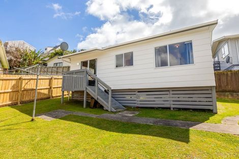 Photo of property in 17 Sombrero View, Ascot Park, Porirua, 5024