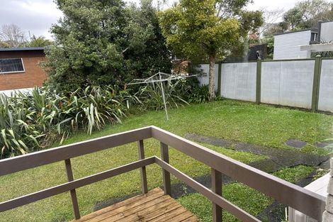 Photo of property in 2/45 Knightsbridge Drive, Forrest Hill, Auckland, 0620