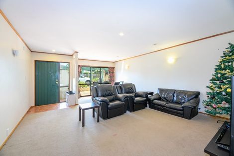 Photo of property in 131 Chivalry Road, Glenfield, Auckland, 0629
