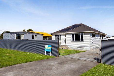 Photo of property in 17 Fitzroy Street, Normanby, Hawera, 4614