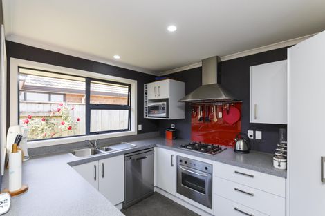 Photo of property in 99a Schnell Drive, Kelvin Grove, Palmerston North, 4414