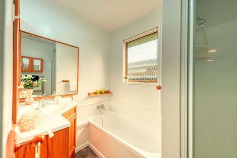 Photo of property in 2/63 Walworth Avenue, Pakuranga Heights, Auckland, 2010