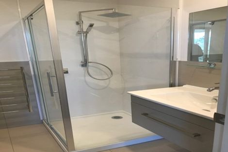 Photo of property in Wyndham Gardens Apartments, 30 Red Oaks Drive, Frankton, Queenstown, 9300