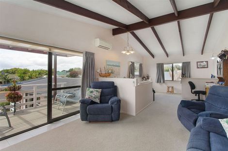 Photo of property in 46 Taihiki Road, Clarks Beach, 2122