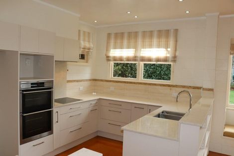 Photo of property in 547 Glenfield Road, Glenfield, Auckland, 0629