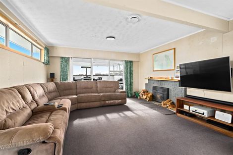 Photo of property in 9 Awaroa Road, Helensville, 0800