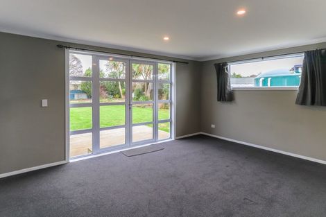 Photo of property in 30 Kilmarnock Street, Wallacetown, 9816