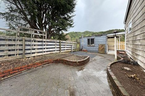 Photo of property in 17 Hookway Grove, Paraparaumu, 5032