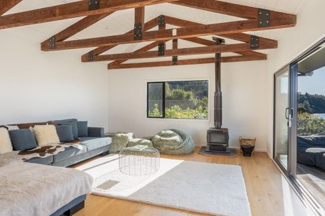 Photo of property in 21 Waiparemo Crescent, Pukawa Bay, Turangi, 3381