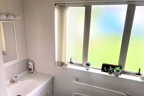 Photo of property in 1/7 Mizpah Road, Waiake, Auckland, 0630